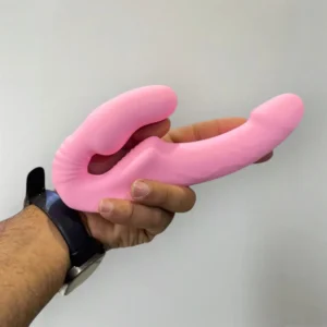 ألعاب زوجية فاخرة | جهاز تدليك وردي مع تحكم لاسلكي وتوصيل سري في السعودية